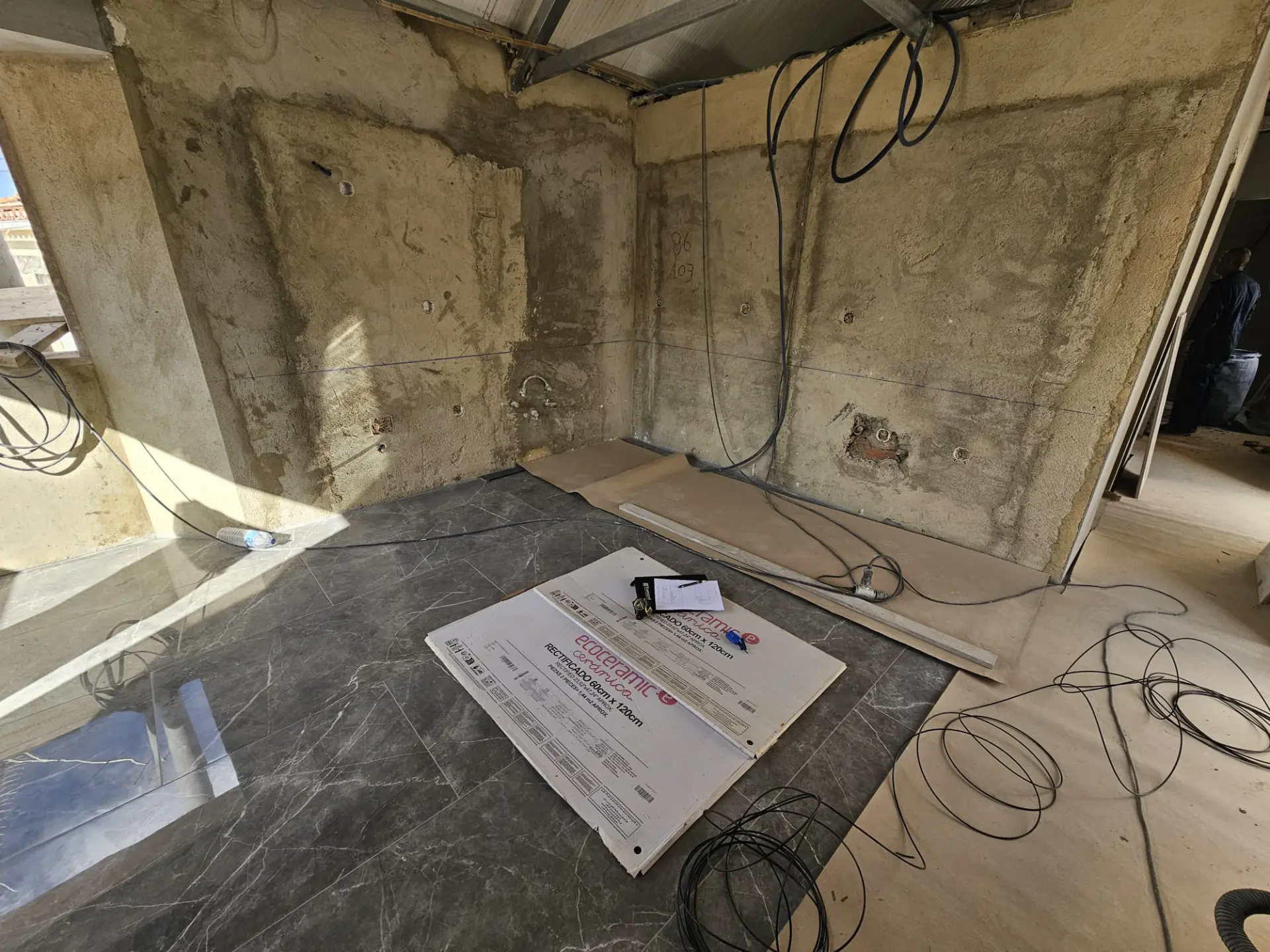 Cozinha antes da remodelação, durante a preparação do espaço