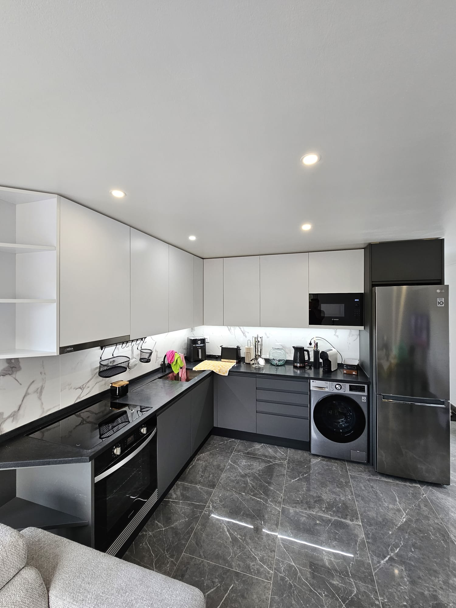 Outra perspetiva da cozinha depois da remodelação